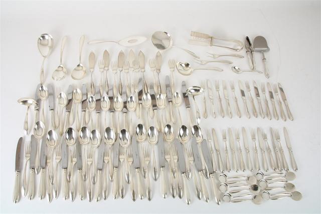 Zilveren bestek met puntfilet, 146 pieces