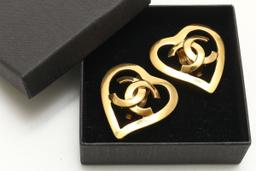 Chanel, goudkleurige hartvormige oorclips