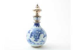 Blauw-wit porseleinen flesvormige vaas