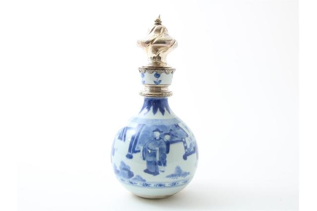 Blauw-wit porseleinen flesvormige vaas